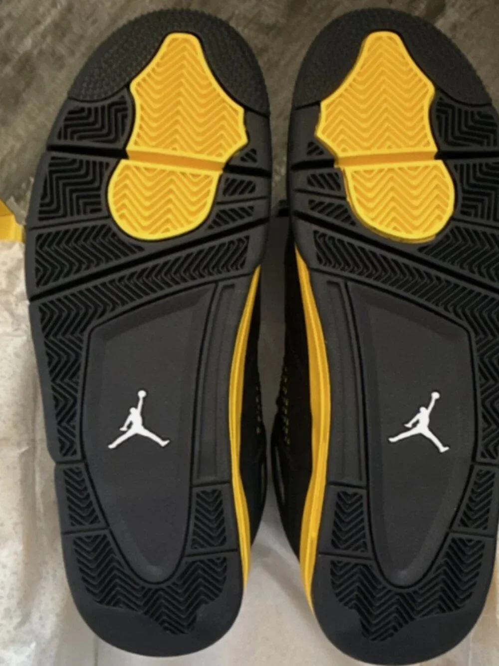 Jordan Air Jordan 4 Retro Thunder BlackTour Yellow